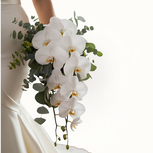 hand holding bridal flower bouquet | bridal flower bouquet