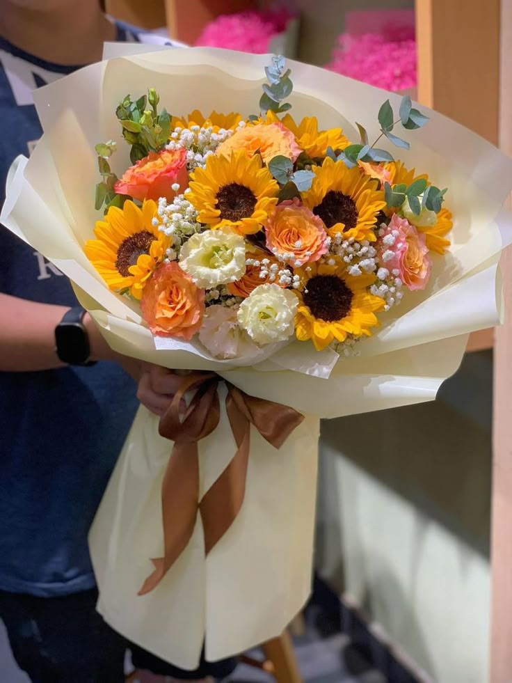 sunflower bouquet with yellow roses flower bouquet in Dubai, UAE 