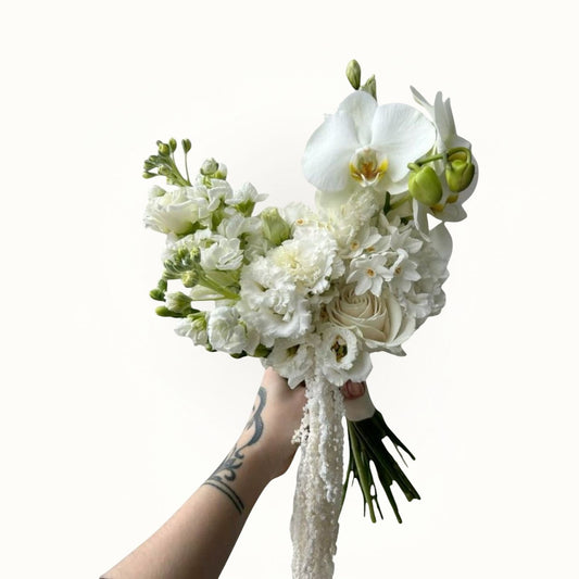White flower bouquet online dubai | Bridal flower bouquet