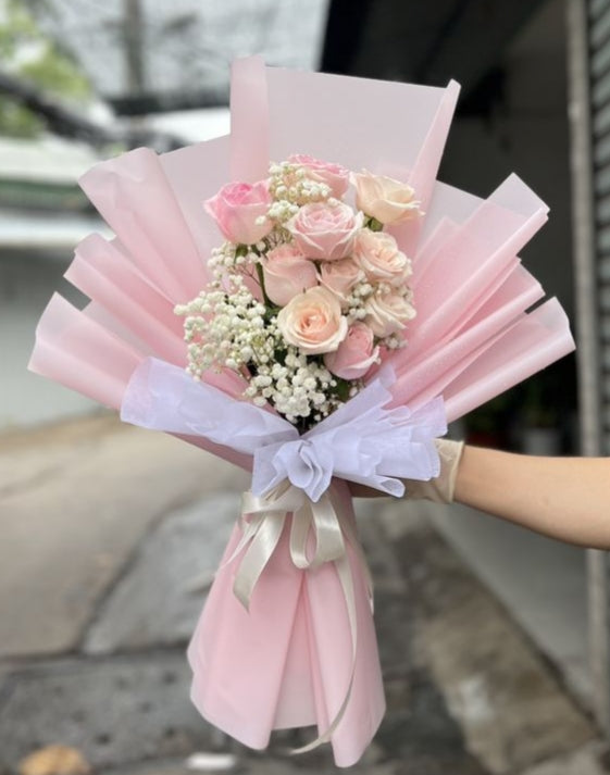 Pink Roses and gypsophila mixed flower bouquet 