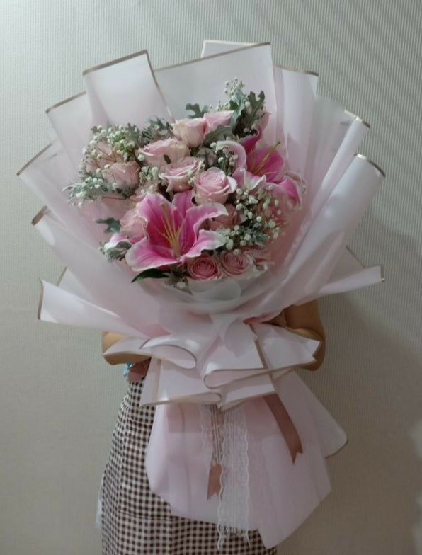Pink Roses and Lilies flower bouquet