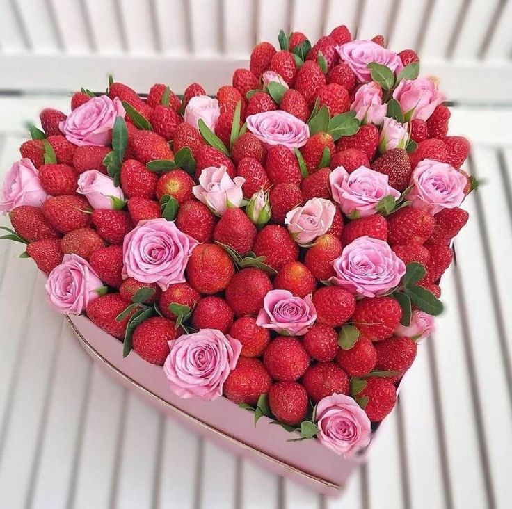 Pink Roses Heart Shapp box 