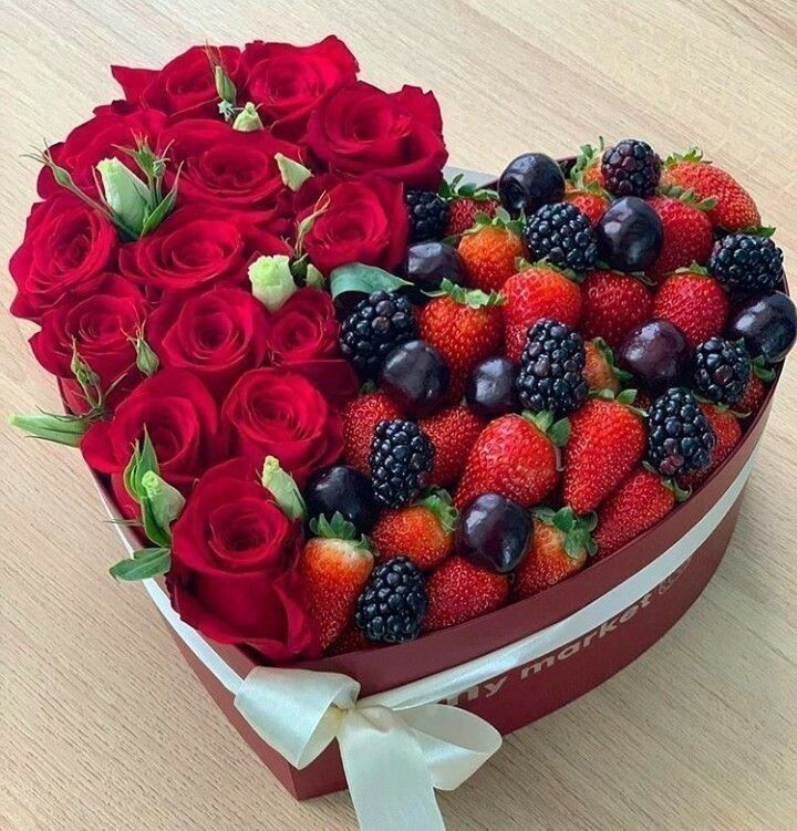 Red Roses heart shap flower box 