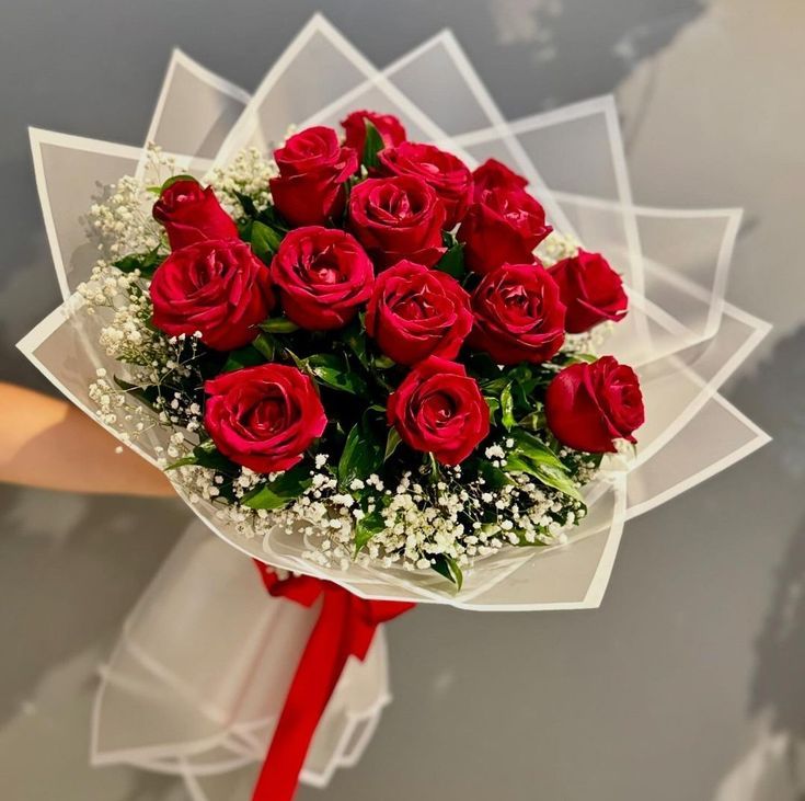 Red Roses and gypsophila mixed flower bouquet in Dubai