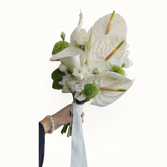 bridal flower bouquet online | White Mixed flower bouquet | hand bolding bouquet 
