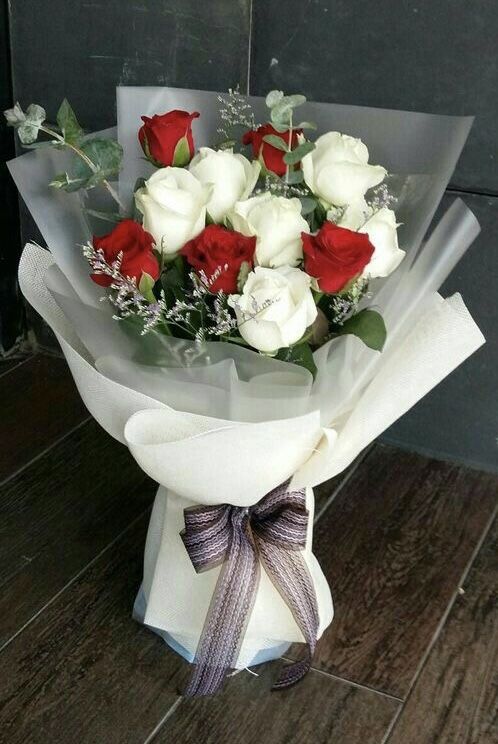 White and Red Roses Bouquet in Dubai