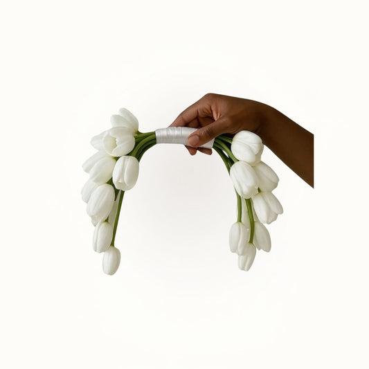 Hand holding a white tulip wreath for bridal | bridal flower bouquet